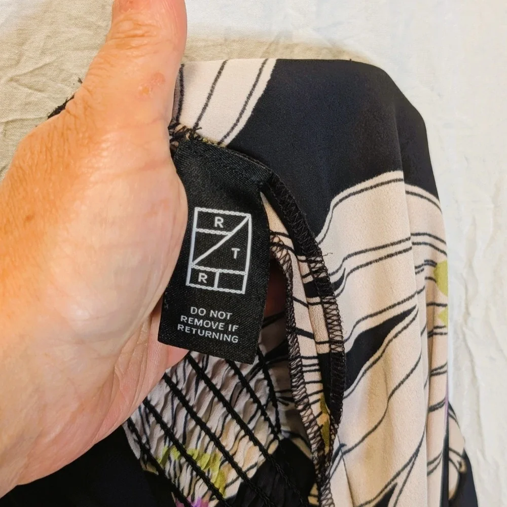 Kate Spade New York Falling Flower Jumpsuit Black Flowy Smocked Size 8 Flutter - Picture 4 of 10